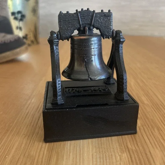1976 Cast Iron Liberty Bell Coin Bank Harrisburg, PA - Picture 1 of 6